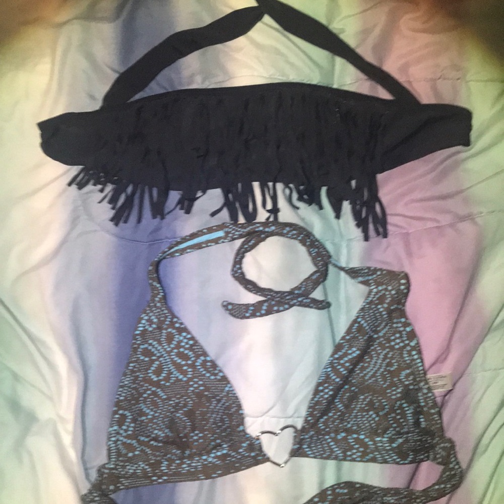 2 swimwear top pieces